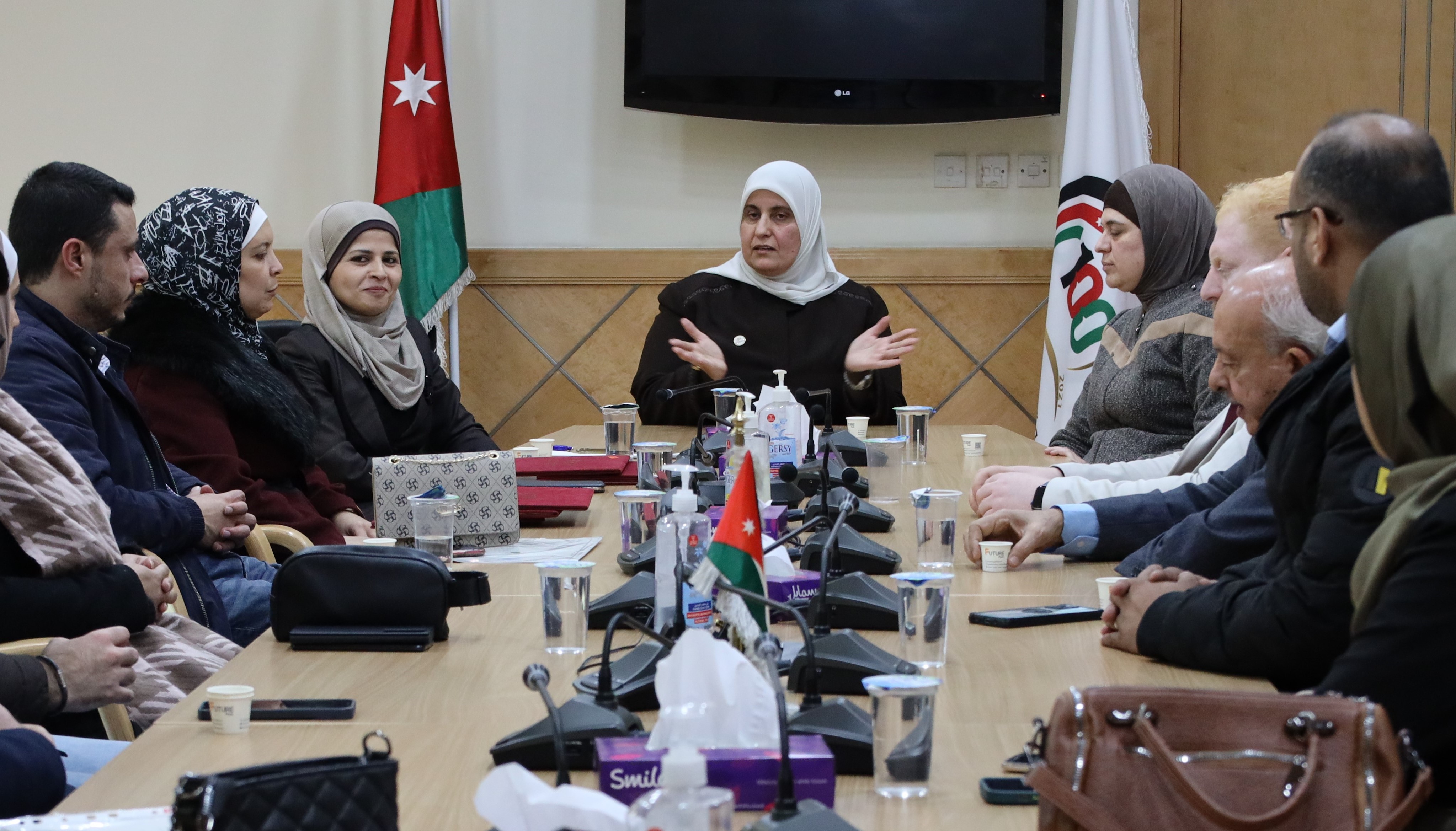 تسليم شهادات علامة الجودة الأردنية وحلال لعدد من الشركات 